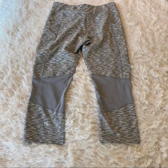 Calvin Klein Performance Capris Leggings, Size L - Picture 2 of 10